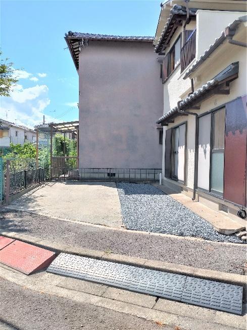 駐車スペース（普通車2台）